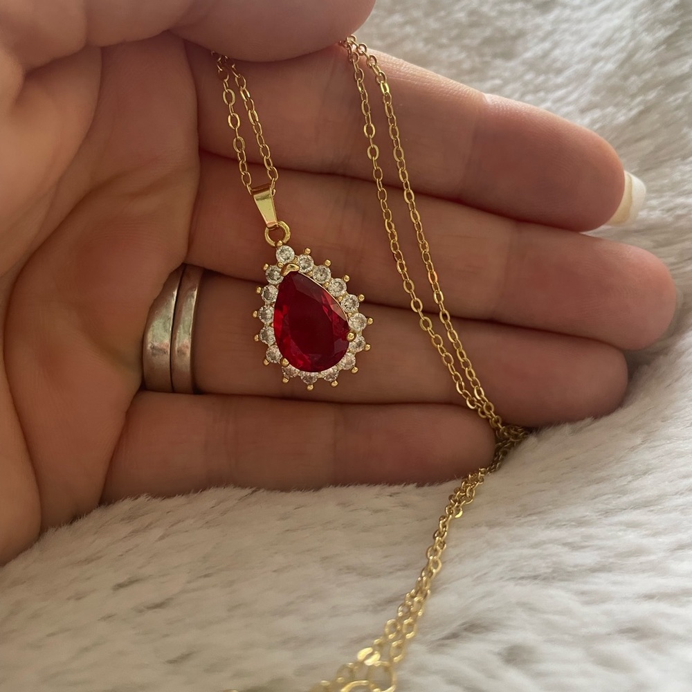 Gold Tone Necklace